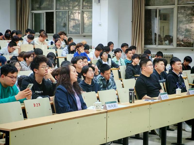 園藝學(xué)院舉辦“設(shè)施園藝大家談”...